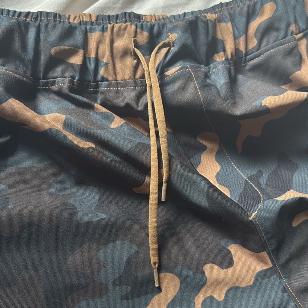 ZYIA Black and Tan Camo Cargo Pants with Jogger Style XXXL - Picture 2 of 9
